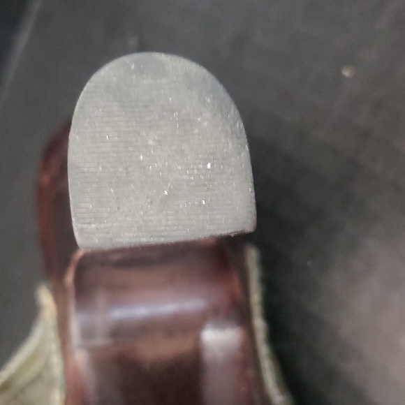 Gabriella Rocha "Denyella" Green Leather and Wood Sandals. Size 10. - Picture 8 of 10